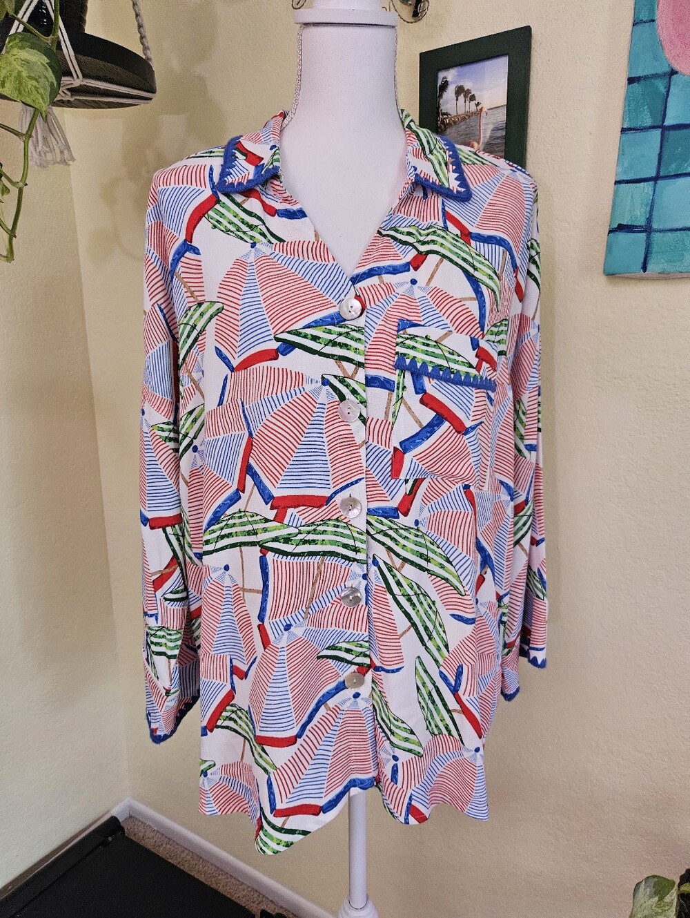 Tru Luxe Jean's button down shirt all over colorful beach umbrella print. Sz M